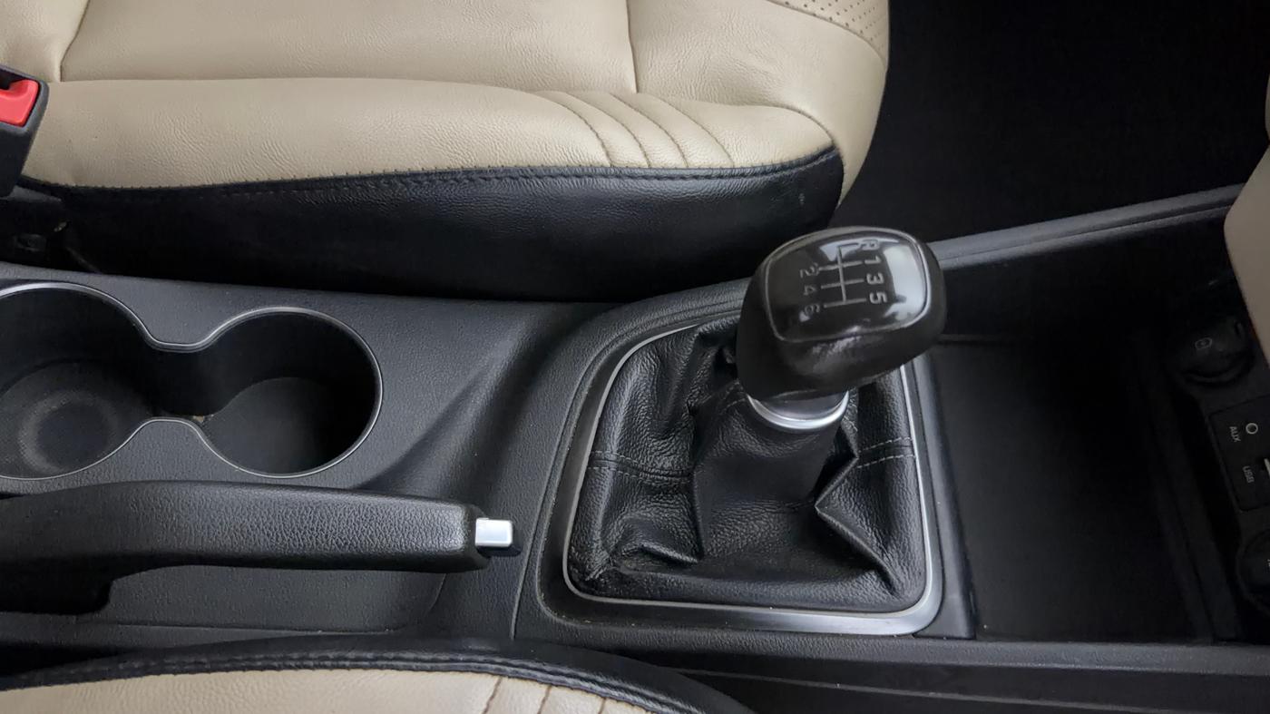 2019 Hyundai Verna 1.6 VTVT SX, Petrol, Manual, 82,131 km, Gear Lever