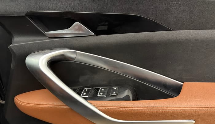 2020 MG HECTOR PLUS SHARP 1.5 PETROL TURBO DCT 6-STR, Petrol, Automatic, 35,271 km, Driver Side Door Panels Control