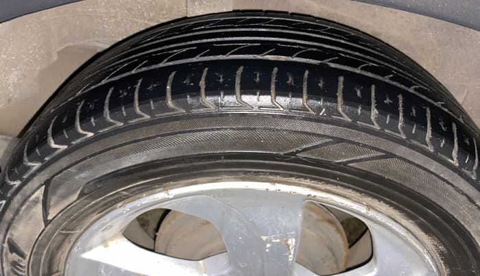 2015 Honda City 1.5L I-VTEC VX CVT, Petrol, Automatic, 1,19,628 km, Right Rear Tyre Tread