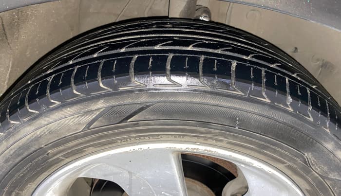 2015 Honda City 1.5L I-VTEC VX CVT, Petrol, Automatic, 1,19,628 km, Right Front Tyre Tread