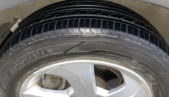 2015 Honda City 1.5L I-VTEC VX CVT, Petrol, Automatic, 1,19,628 km, Left Front Tyre Tread