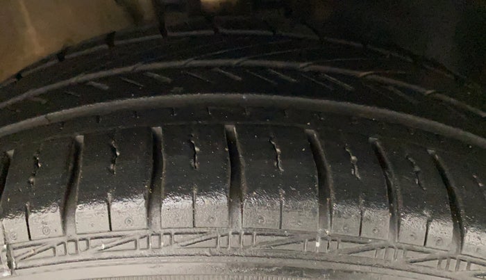 2018 Volkswagen Polo COMFORTLINE 1.0L MPI, Petrol, Manual, 78,969 km, Right Front Tyre Tread