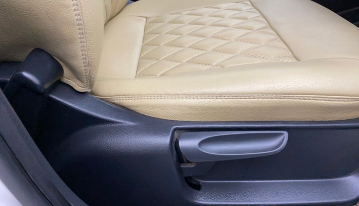 2018 Volkswagen Polo COMFORTLINE 1.0L MPI, Petrol, Manual, 78,969 km, Driver Side Adjustment Panel