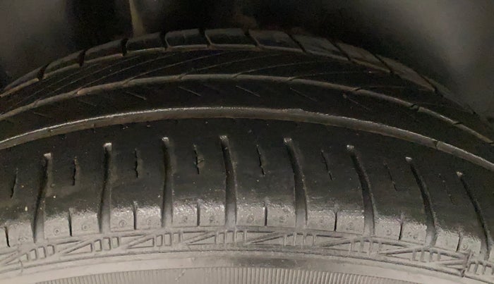 2018 Volkswagen Polo COMFORTLINE 1.0L MPI, Petrol, Manual, 78,969 km, Right Rear Tyre Tread