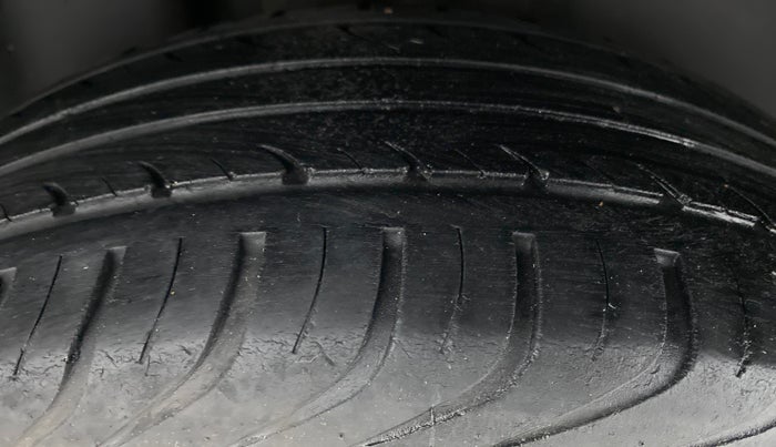 2018 Volkswagen Ameo COMFORTLINE 1.0, Petrol, Manual, 43,534 km, Right Rear Tyre Tread