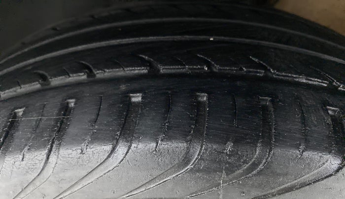 2018 Volkswagen Ameo COMFORTLINE 1.0, Petrol, Manual, 43,534 km, Left Front Tyre Tread