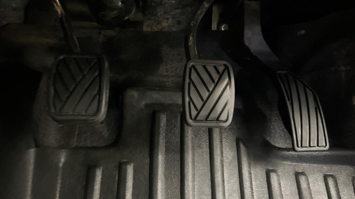 2021 Maruti Vitara Brezza LXI, Petrol, Manual, 73,786 km, Pedals
