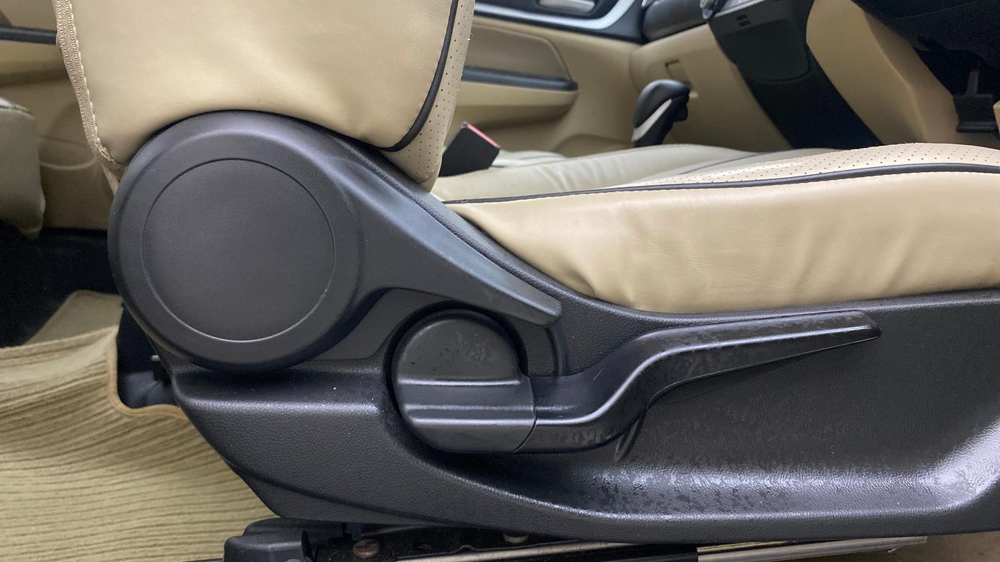 2021 Honda Amaze 1.2L I-VTEC VX CVT, Petrol, Automatic, 27,660 km, Driver Side Adjustment Panel