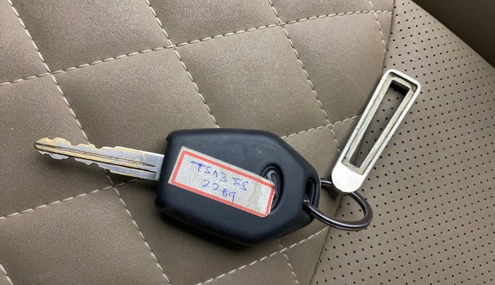 2018 Mahindra TUV300 T10, Diesel, Manual, 1,02,111 km, Key Close Up