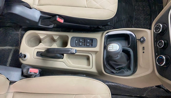 2018 Mahindra TUV300 T10, Diesel, Manual, 1,02,111 km, Gear Lever