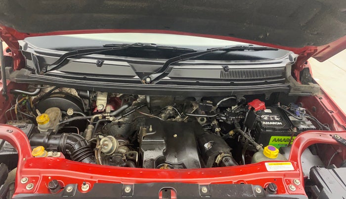 2018 Mahindra TUV300 T10, Diesel, Manual, 1,02,111 km, Engine View