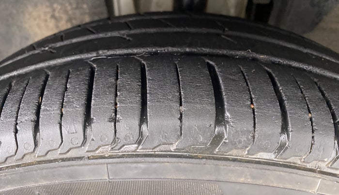 2019 Renault TRIBER 1.0 RXZ, Petrol, Manual, 22,188 km, Left Front Tyre Tread