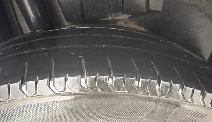 2017 Maruti Dzire LXI, Petrol, Manual, 52,146 km, Right Rear Tyre Tread