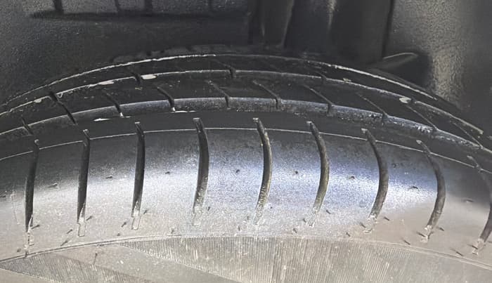 2017 Maruti Dzire LXI, Petrol, Manual, 52,146 km, Left Rear Tyre Tread