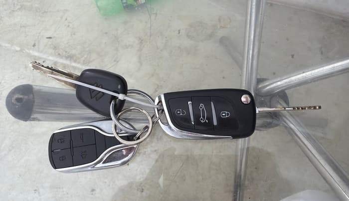 2017 Maruti Dzire LXI, Petrol, Manual, 52,146 km, Key Close Up
