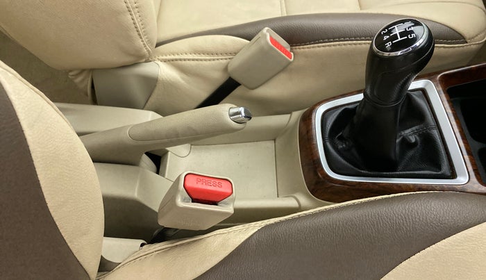 2018 Maruti Dzire ZDI, Diesel, Manual, 49,766 km, Gear Lever