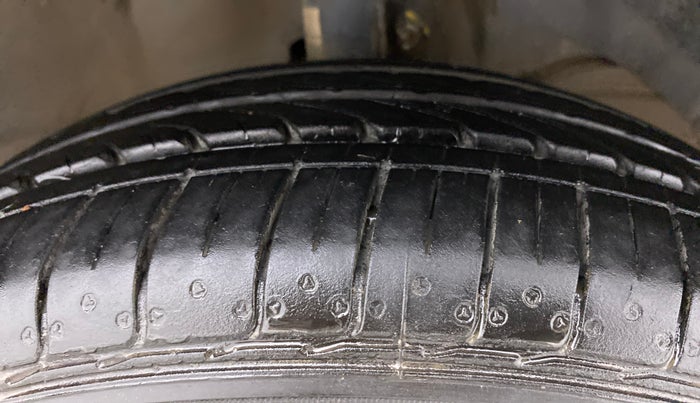 2018 Maruti Dzire ZDI, Diesel, Manual, 49,766 km, Right Front Tyre Tread
