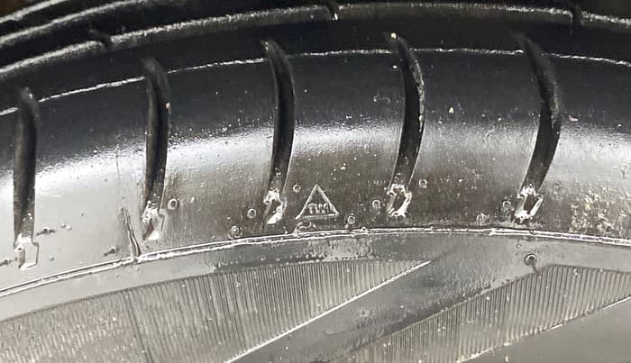 2018 Renault Kwid RXT 1.0 AMT (O), CNG, Automatic, 61,268 km, Right Front Tyre Tread