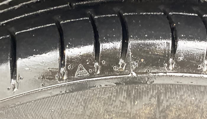 2018 Renault Kwid RXT 1.0 AMT (O), CNG, Automatic, 61,268 km, Left Front Tyre Tread