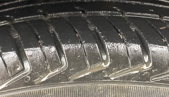 2018 Renault Kwid RXT 1.0 AMT (O), CNG, Automatic, 61,268 km, Right Rear Tyre Tread