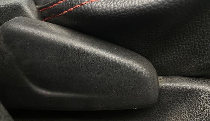 2018 Renault Kwid RXT 1.0 AMT (O), CNG, Automatic, 61,268 km, Driver Side Adjustment Panel