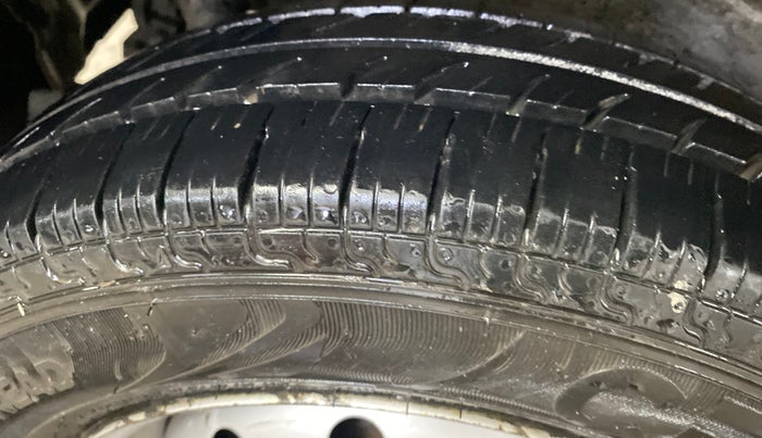 2015 Maruti Wagon R 1.0 LXI, Petrol, Manual, 95,111 km, Right Rear Tyre Tread