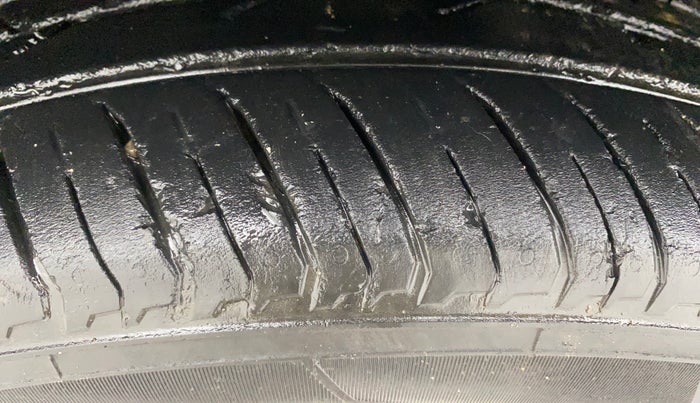 2021 Nissan MAGNITE XL, Petrol, Manual, 20,647 km, Left Front Tyre Tread