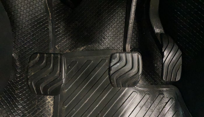 2021 Nissan MAGNITE XL, Petrol, Manual, 20,647 km, Pedals