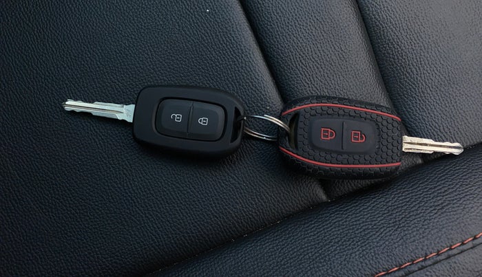 2021 Nissan MAGNITE XL, Petrol, Manual, 20,647 km, Key Close Up