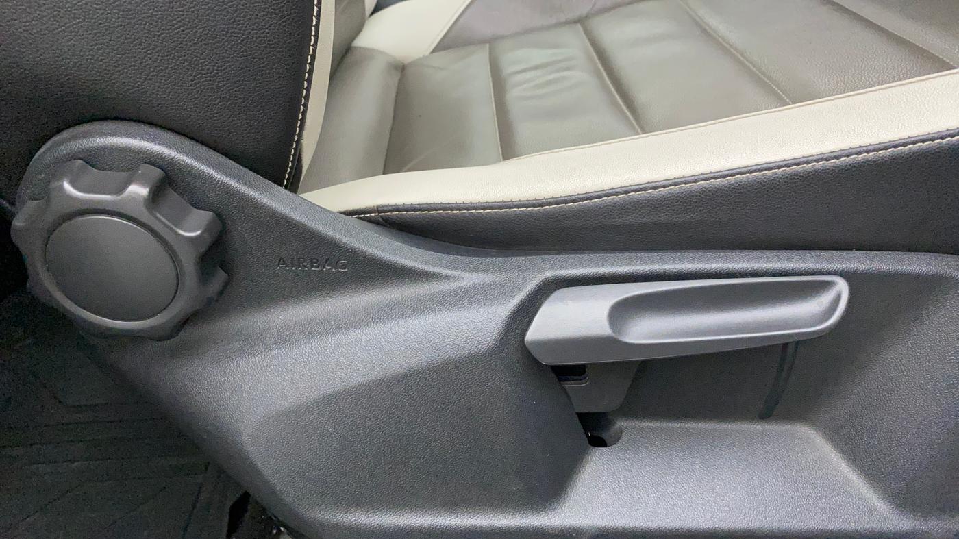 2019 Volkswagen T-ROC PETROL AUTOMATIC, Petrol, Automatic, 34,582 km, Driver Side Adjustment Panel