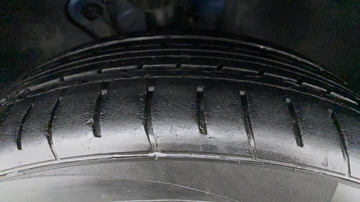 2019 Volkswagen T-ROC PETROL AUTOMATIC, Petrol, Automatic, 34,582 km, Right Front Tyre Tread