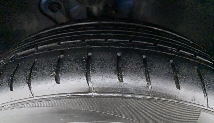 2019 Volkswagen T-ROC PETROL AUTOMATIC, Petrol, Automatic, 34,582 km, Right Front Tyre Tread