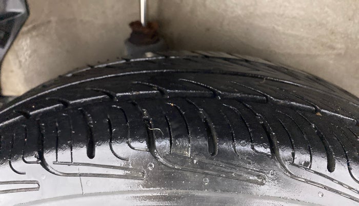 2013 Maruti Ritz VXI, Petrol, Manual, 53,746 km, Right Rear Tyre Tread