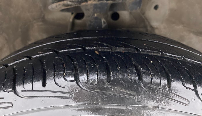 2013 Maruti Ritz VXI, Petrol, Manual, 53,746 km, Right Front Tyre Tread