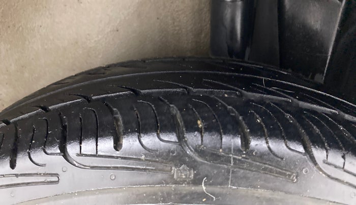 2013 Maruti Ritz VXI, Petrol, Manual, 53,746 km, Left Rear Tyre Tread