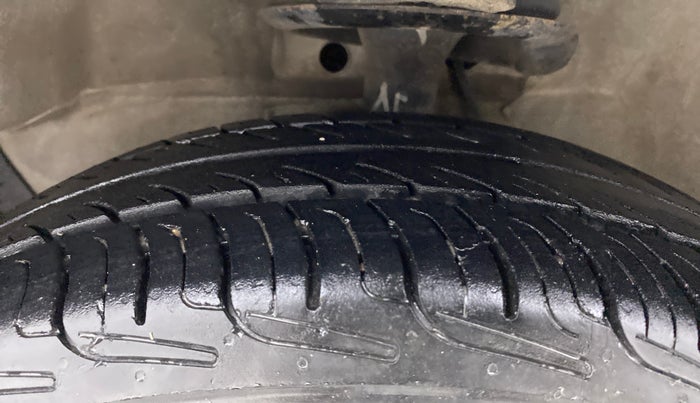 2013 Maruti Ritz VXI, Petrol, Manual, 53,746 km, Left Front Tyre Tread