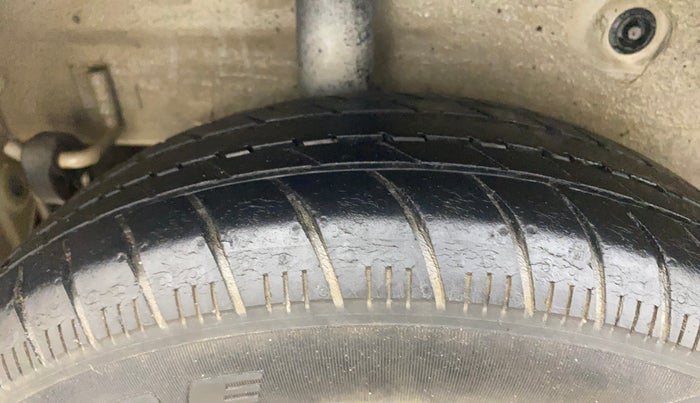 2015 Maruti Celerio VXI AMT, Petrol, Automatic, 1,13,746 km, Right Rear Tyre Tread