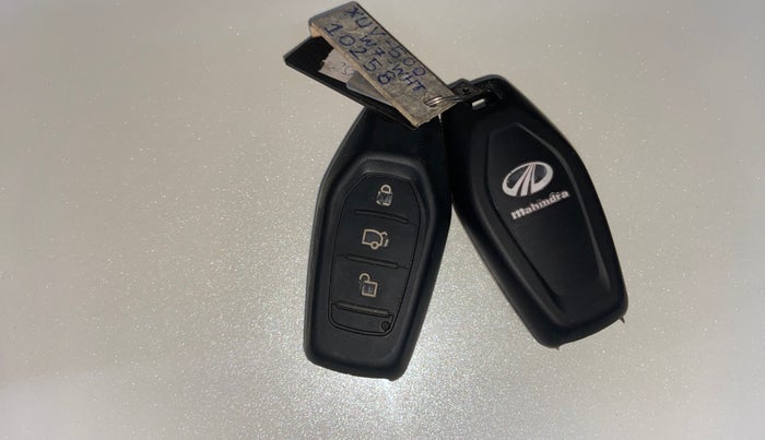 2020 Mahindra XUV500 W7, Diesel, Manual, 30,379 km, Key Close Up