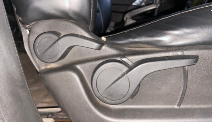 2020 Mahindra XUV500 W7, Diesel, Manual, 30,379 km, Driver Side Adjustment Panel