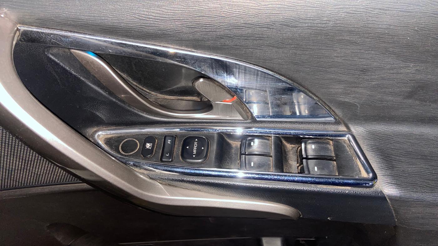 2020 Mahindra XUV500 W7, Diesel, Manual, 30,472 km, Driver Side Door Panels Control