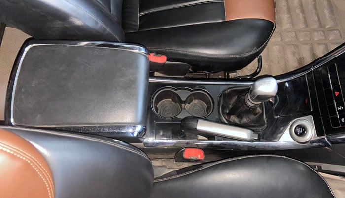 2020 Mahindra XUV500 W7, Diesel, Manual, 30,379 km, Gear Lever