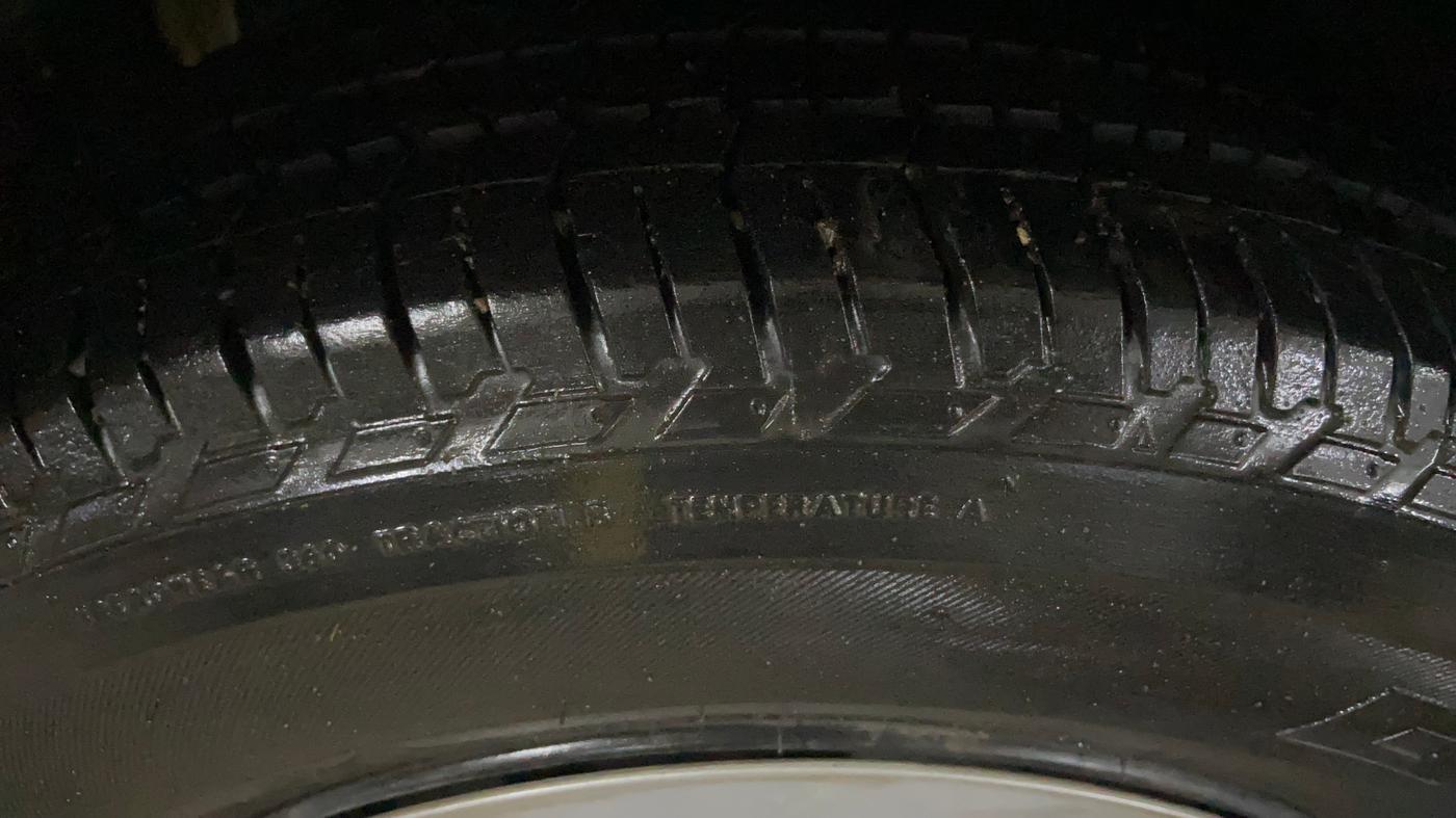 2020 Mahindra XUV500 W7, Diesel, Manual, 30,472 km, Right Rear Tyre Tread