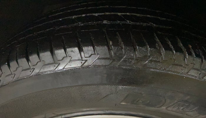 2020 Mahindra XUV500 W7, Diesel, Manual, 30,379 km, Left Front Tyre Tread