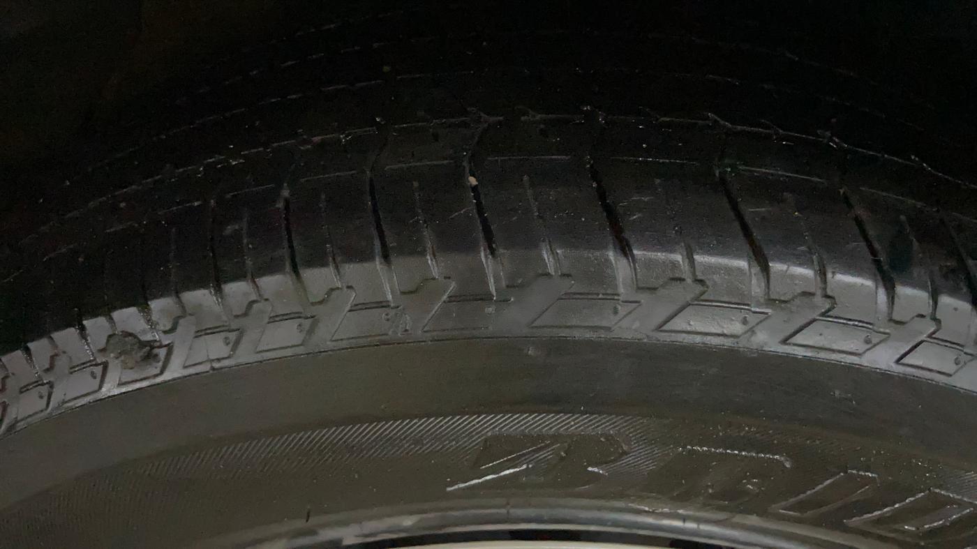 2020 Mahindra XUV500 W7, Diesel, Manual, 30,472 km, Left Rear Tyre Tread