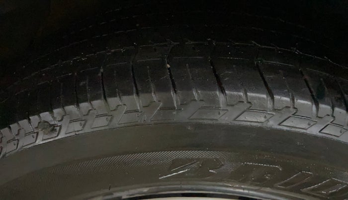 2020 Mahindra XUV500 W7, Diesel, Manual, 30,379 km, Left Rear Tyre Tread