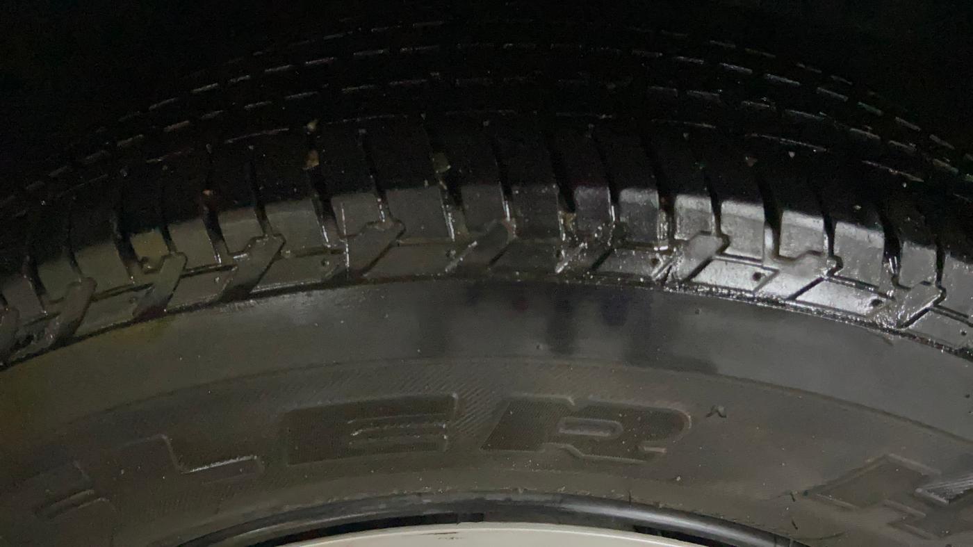 2020 Mahindra XUV500 W7, Diesel, Manual, 30,472 km, Right Front Tyre Tread
