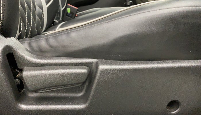 2020 Maruti Alto LXI, CNG, Manual, 18,574 km, Driver Side Adjustment Panel