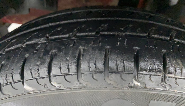 2016 Renault Kwid RXT, Petrol, Manual, 46,585 km, Left Front Tyre Tread