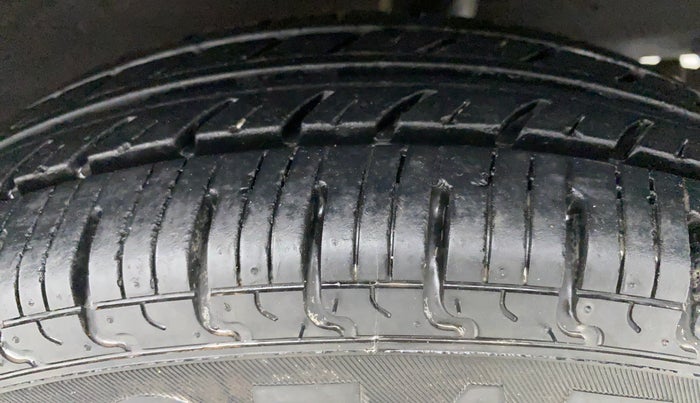 2016 Renault Kwid RXT, Petrol, Manual, 46,585 km, Left Rear Tyre Tread