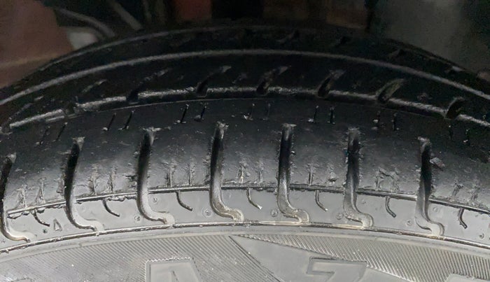 2016 Renault Kwid RXT, Petrol, Manual, 46,585 km, Right Front Tyre Tread